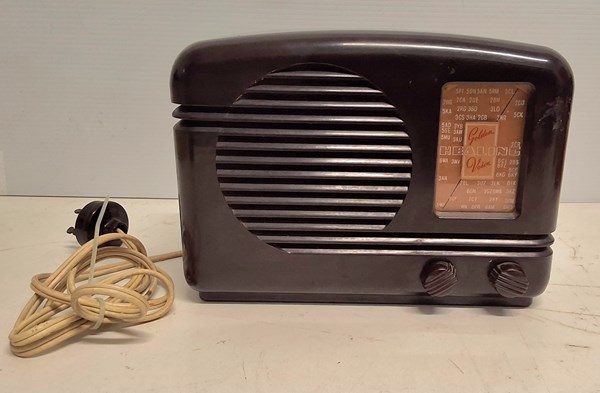 Lot 1269 - BAKELITE RADIO