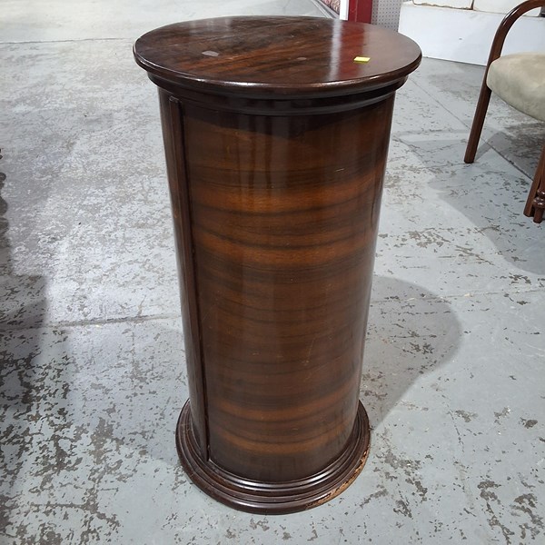 Lot 144 - PEDESTAL