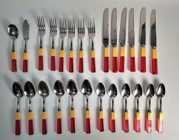 Lot 1055 - CUTLERY SET