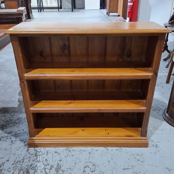 Lot 293 - BOOKSHELF