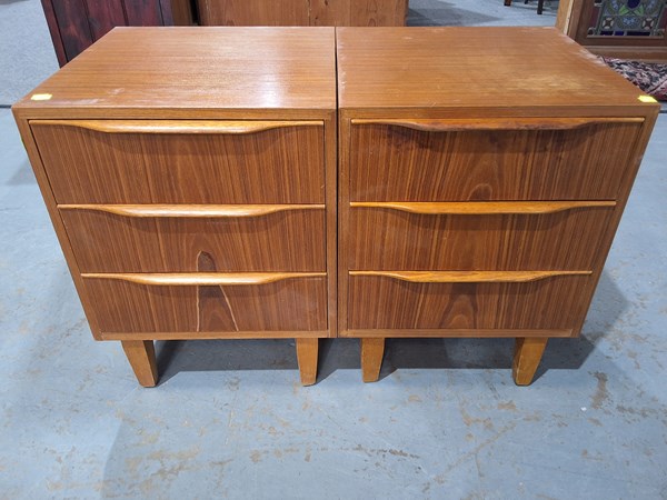 Lot 291 - PAIR OF BEDSIDE CABINETS