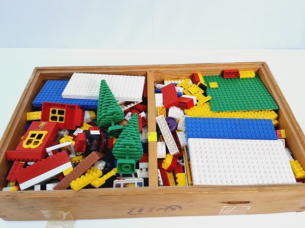 Lot 1212 - LEGO