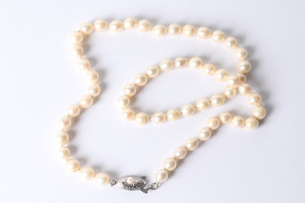 Lot 1013 - PEARL NECKLACE