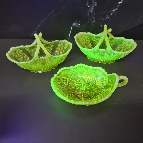 Lot 1179 - URANIUM GLASS DISHES