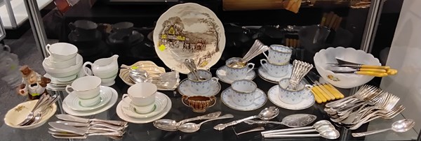 Lot 1328 - CHINA & FLATWARE