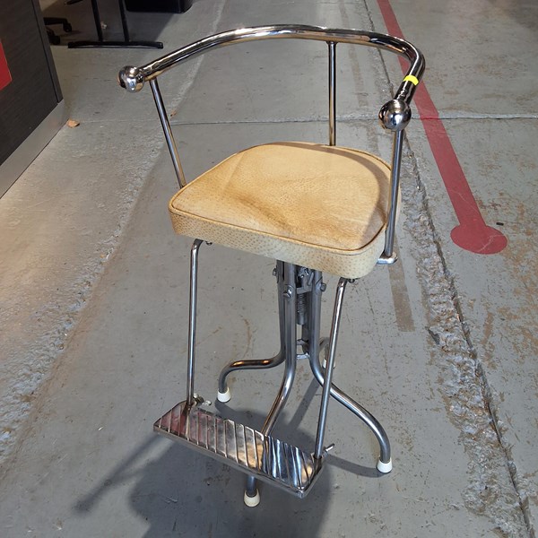 Lot 351 - DENTIST CHAIR