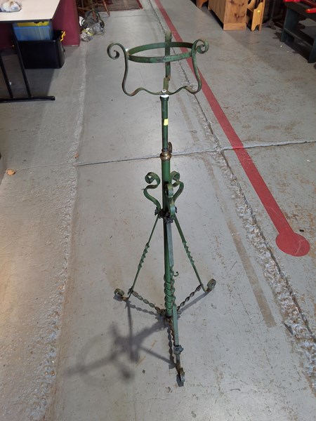 Lot 308 - LAMP STAND