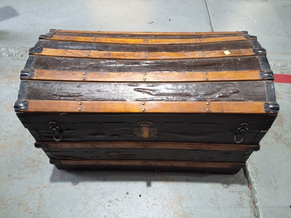 Lot 321 - SHIPPING TRUNK