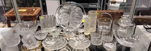 Lot 1321 - MID-CENTURY GLASS