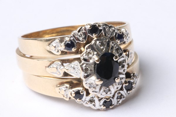 Lot 1026 - GOLD SAPPHIRE RING SET