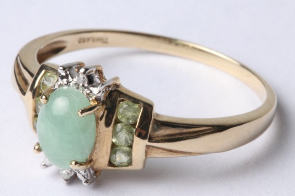 Lot 1031 - GOLD RING