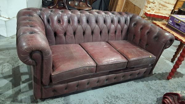 Lot 140 - CHESTERFIELD LOUNGE