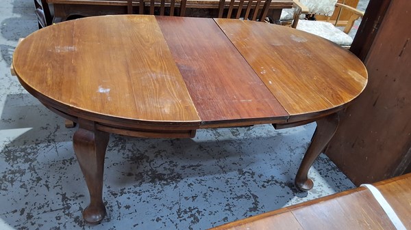 Lot 123 - DINING TABLE