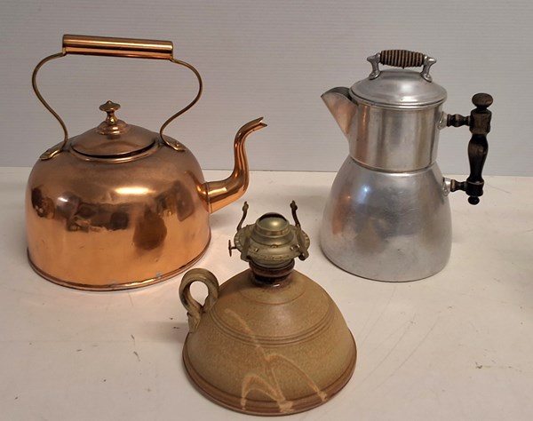 Lot 1393 - KETTLES AND LAMP