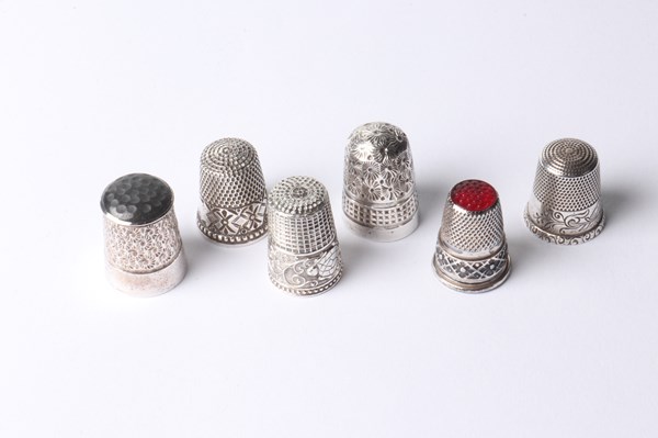 Lot 1029 - SILVER THIMBLES