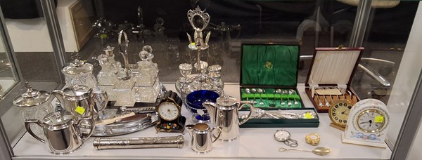 Lot 1197 - METALWARE & CLOCKS