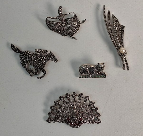 Lot 1030 - SILVER BROOCHES