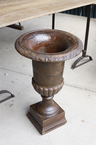 Lot 358 - CAST IRON URN