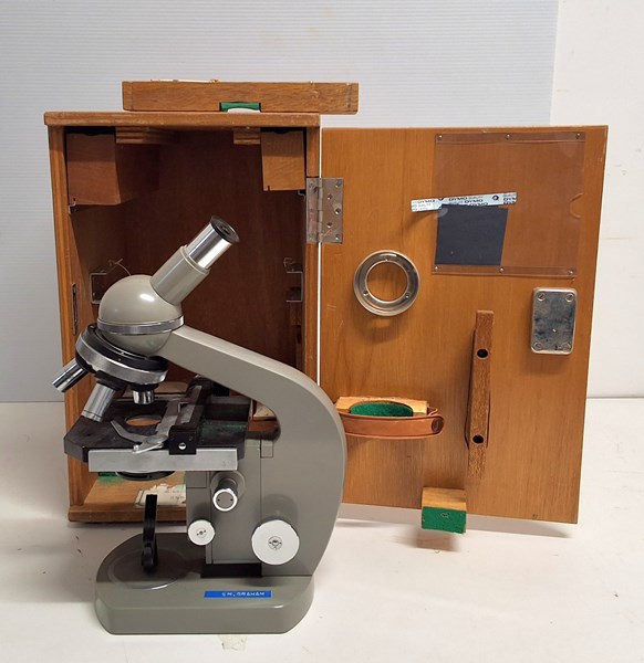 Lot 1279 - MICROSCOPE