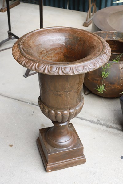 Lot 344 - CAST IRON URN