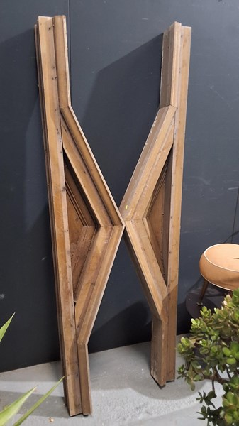 Lot 385 - TIMBER PEDIMENTS