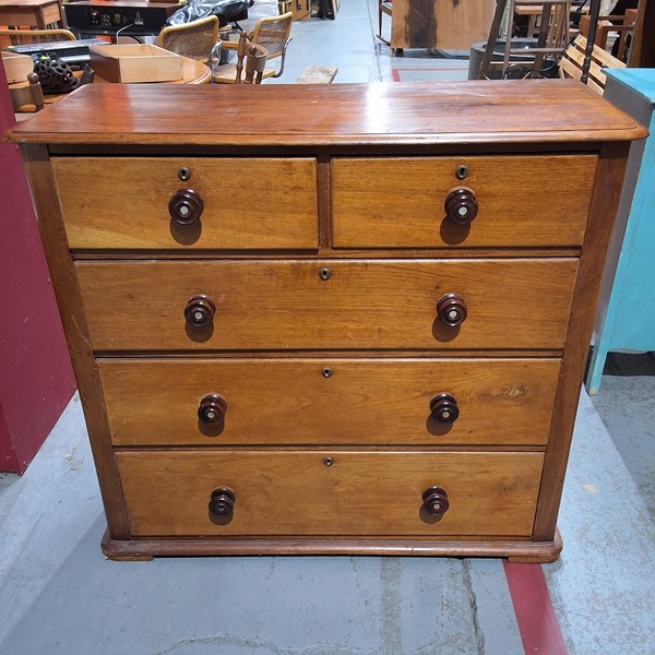 Lot 319 - CEDAR CHEST OF DRAWERS