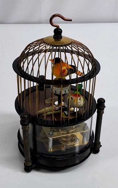 Lot 1059 - BIRD CLOCK