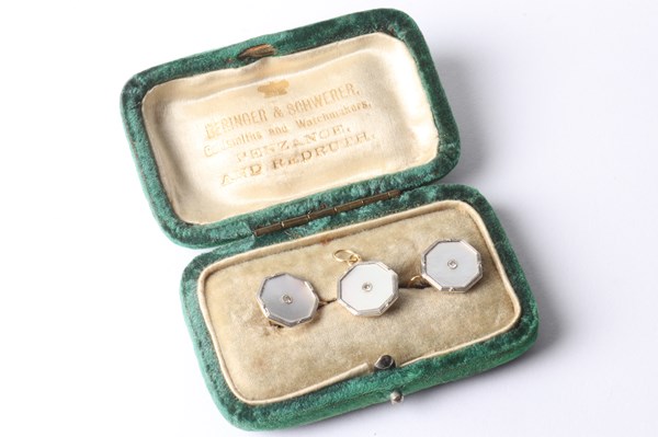 Lot 1047 - EARRINGS & PENDANT