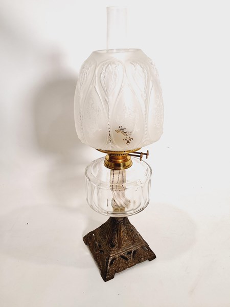 Lot 1356 - KEROSENE LAMP