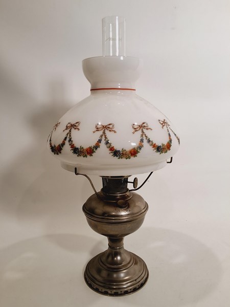 Lot 1351 - KEROSENE LAMP