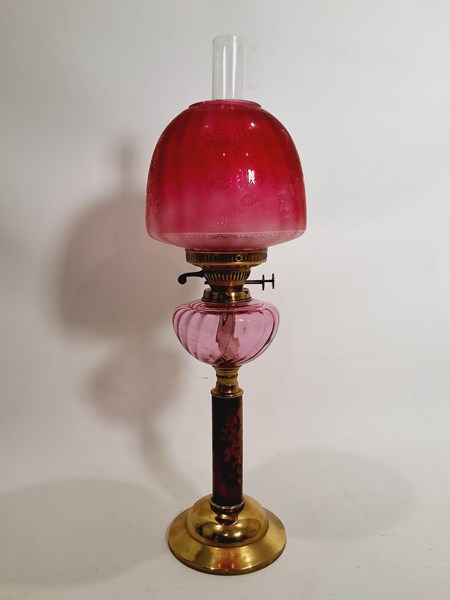 Lot 1353 - KEROSENE LAMP