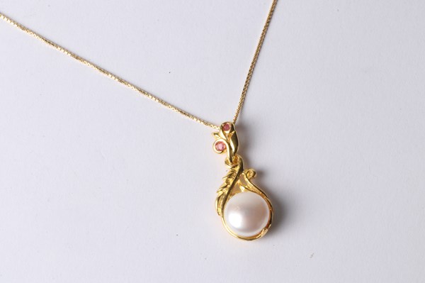 Lot 1013 - PEARL & RUBY PENDANT