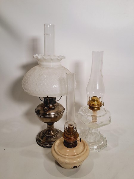 Lot 1368 - KEROSENE LAMPS