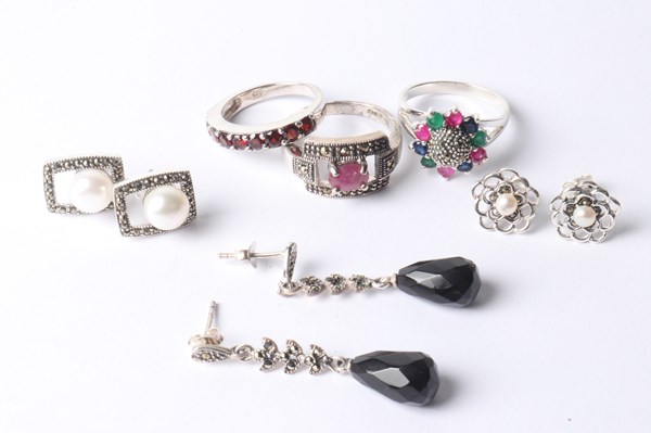 Lot 1041 - JEWELLERY