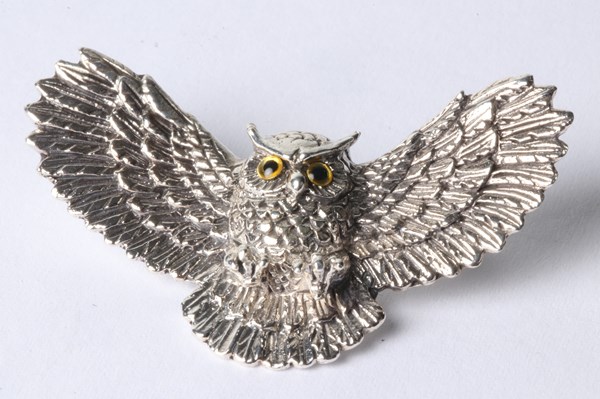 Lot 1049 - SILVER OWL BROOCH