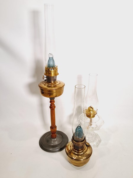 Lot 1362 - KEROSENE LAMPS