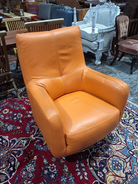 Lot 125 - ARMCHAIR