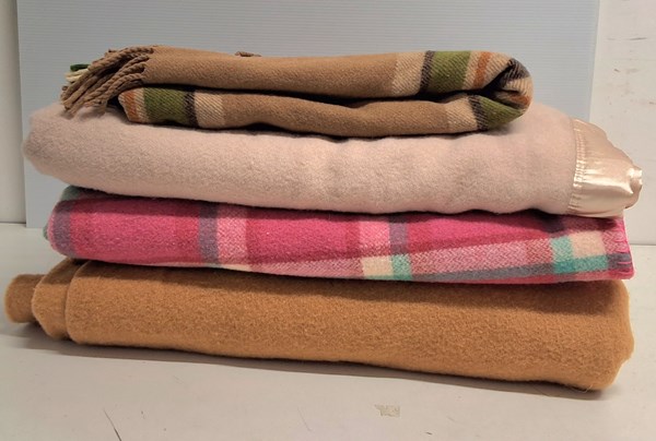 Lot 1370 - WOOLLEN BLANKETS