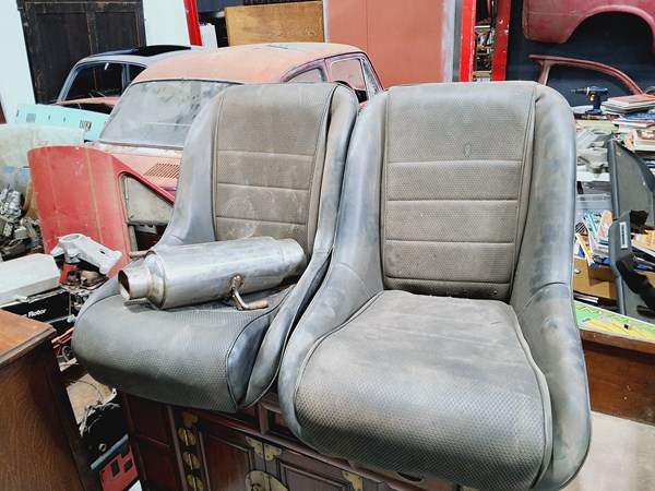 Lot 212 - BOAT SEATS