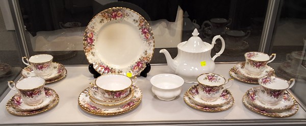 Lot 1193 - ROYAL ALBERT CHINA