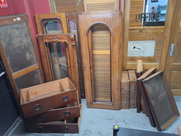 Lot 52 - DRAWERS AND DOORS