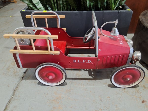 Lot 372 - FIRE ENGINE PEDAL CAR