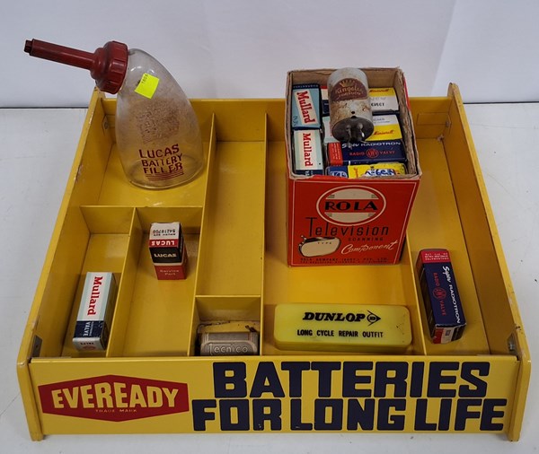 Lot 1372 - VALVES & BATTERY DISPLAY