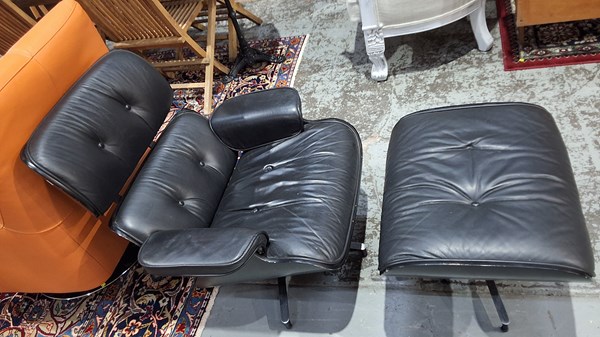 Lot 126 - EAMES CHAIR