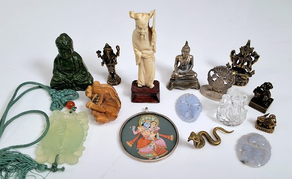 Lot 1063 - ORNAMENT FIGURES AND AMULETS