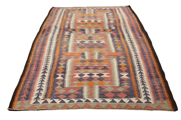 Lot 147 - AZARBAYJAN HASHTRUD KILIM RUG