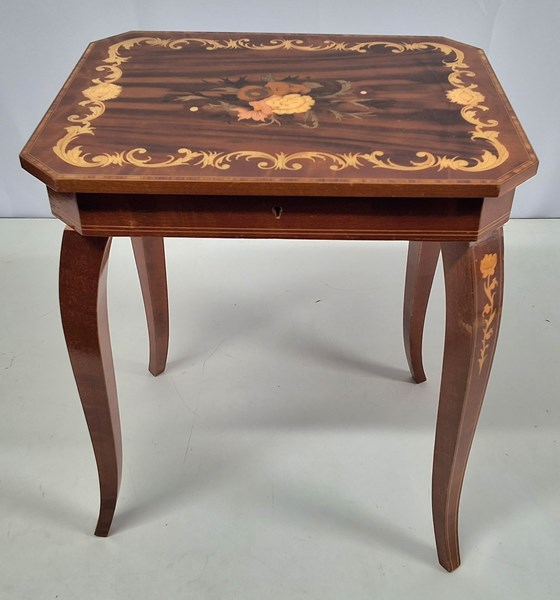 Lot 181 - INLAID MUSICAL JEWELLERY BOX TABLE