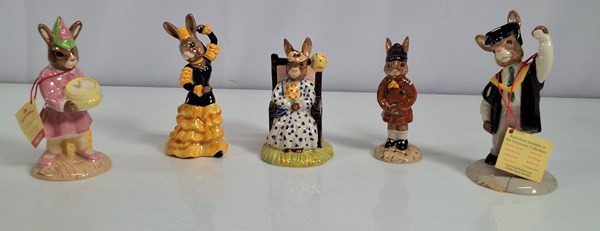 Lot 1375 - BUNNYKINS FIGURINES