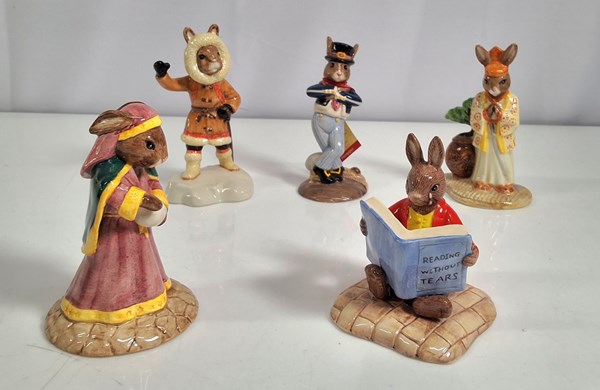 Lot 1209 - BUNNYKINS FIGURINES