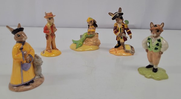 Lot 1162 - BUNNYKINS FIGURINES